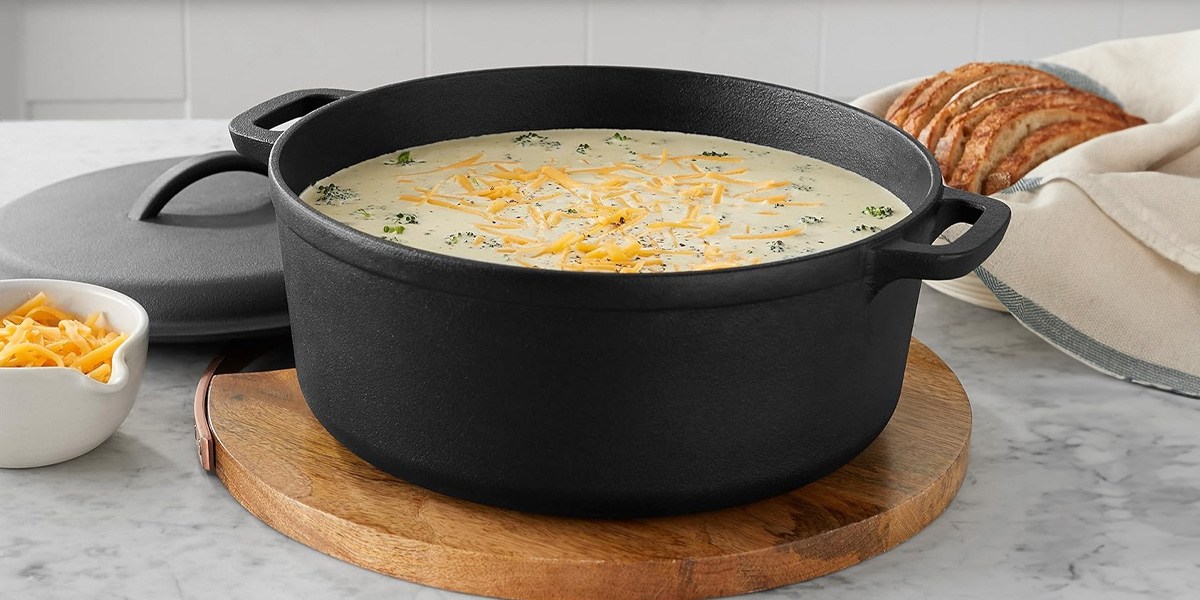 Amazon Basics 7-Quart Pre-Seasoned Cast Iron Dutch Oven with soup inside Amazon Basics 7-Quart Pre-Seasoned Cast Iron Dutch Oven with soup inside