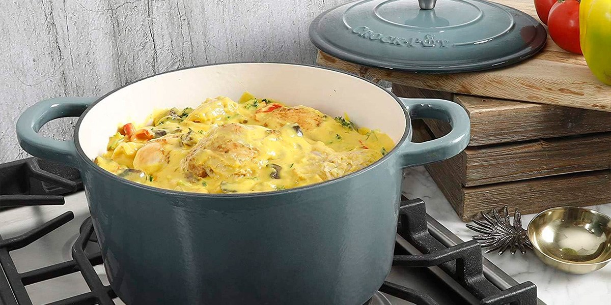 Crock-Pot Artisan 5-Quart Enameled Cast Iron Round Dutch Oven cooking food on stovetop Crock-Pot Artisan 5-Quart Enameled Cast Iron Round Dutch Oven cooking food on stovetop