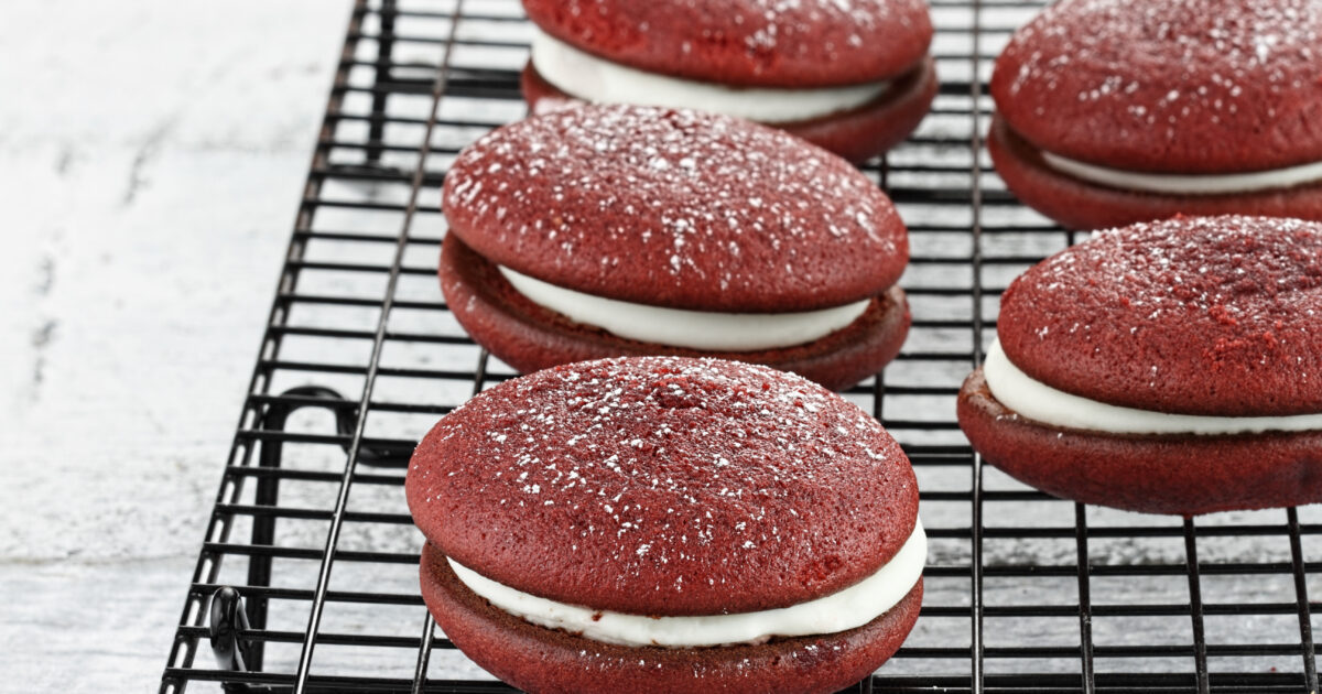 Make these red velvet cream cheese sandwich cookies for holiday cravings - SavorNation