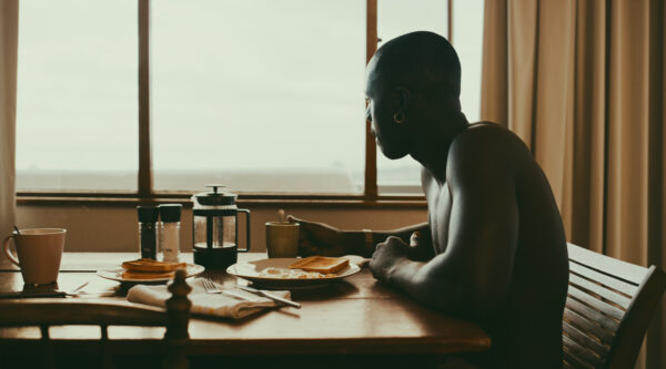 Intermittent Fasting man eating breakfast