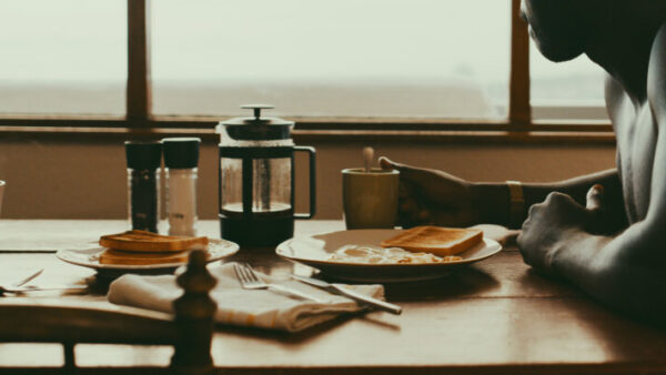 Intermittent Fasting man eating breakfast
