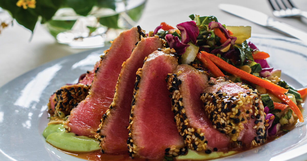 Sesame tuna bowls are a delicious summertime meal - SavorNation