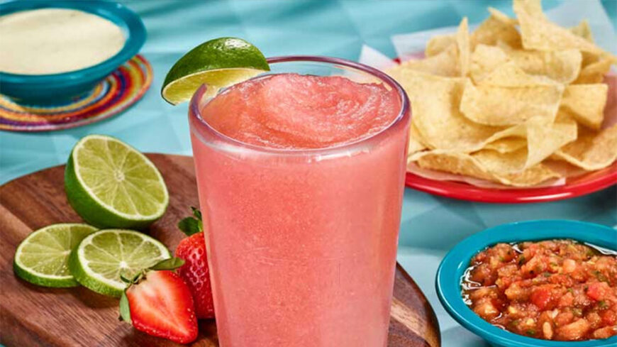 Chuy's margarita and food